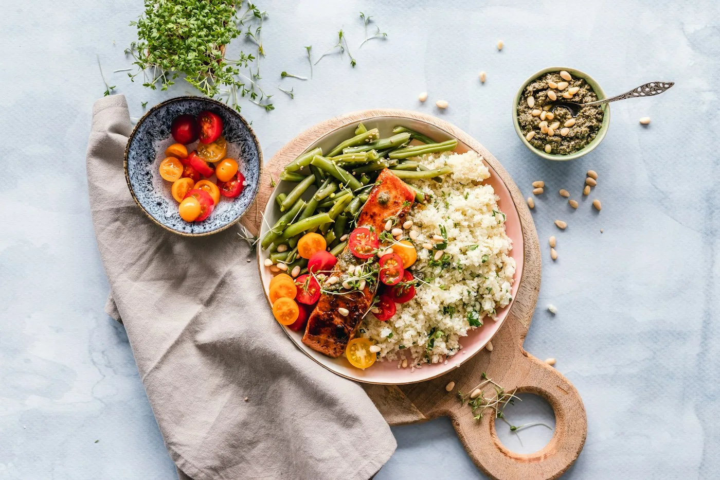 Prato com arroz, legumes e grãos pronto para a marmita
